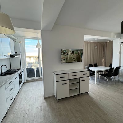 Miete geräumiger 3-Zimmer-Apartments, 100 m², erste Vermietung, Mamaia Nord, Constanța, Rumänien